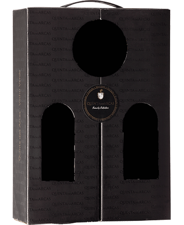 Seleção 2 garrafas Verde e Alentejo e 1 queijo 1/2kg Quinta das Arcas